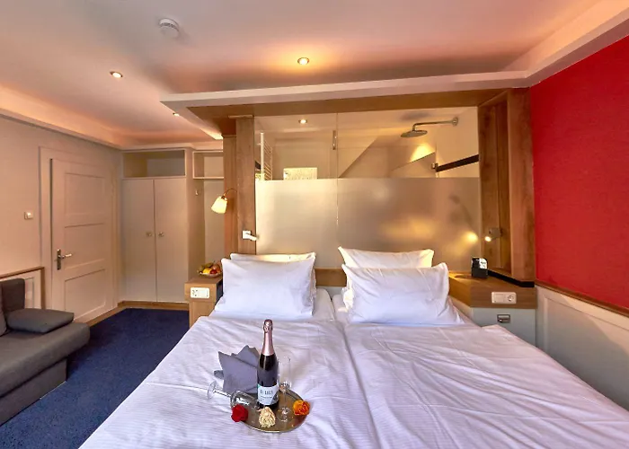 Hotel Rhein Und Stuebers Restaurant 3*